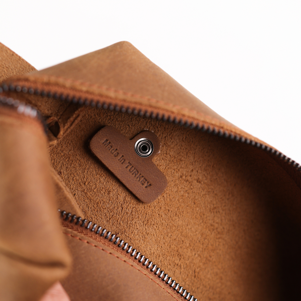 Kavy Leather Pouch Bag (Brown)