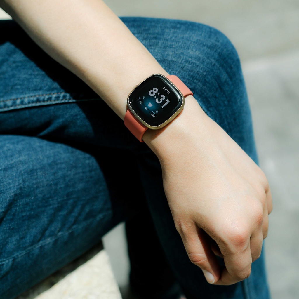 Fitbit Versa 3 Health & Fitness Smartwatch (Pink/Gold)
