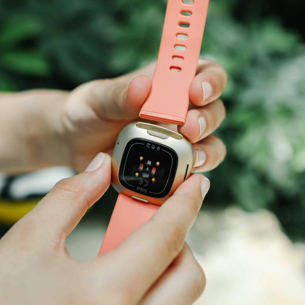 Fitbit Versa 3 Health & Fitness Smartwatch (Pink/Gold)