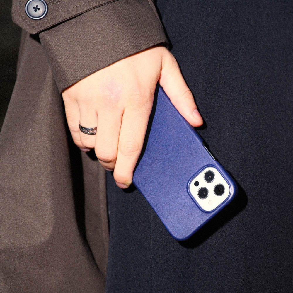 A Good Company Cover iPhone 14 (Navy Blue)