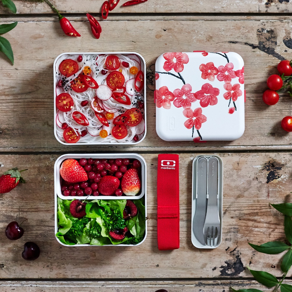 https://www.cavaraty.com/web/image/product.image/8565/image_1024/Monbento%20Square%20Bento%20Box%202x850ml%20%28Blossom%29?unique=d452e1f